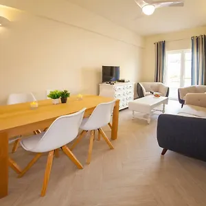 Di 100 M² Con 3 Appartamento Lagos